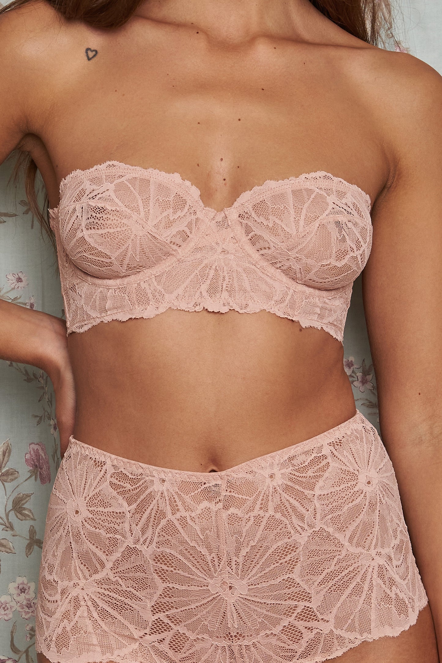 Noa Graphic Lace Strapless Bra