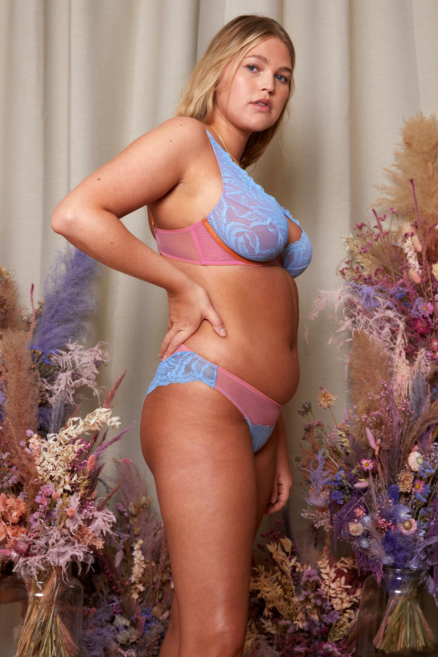 model:Ayeisha is wearing a 34DD