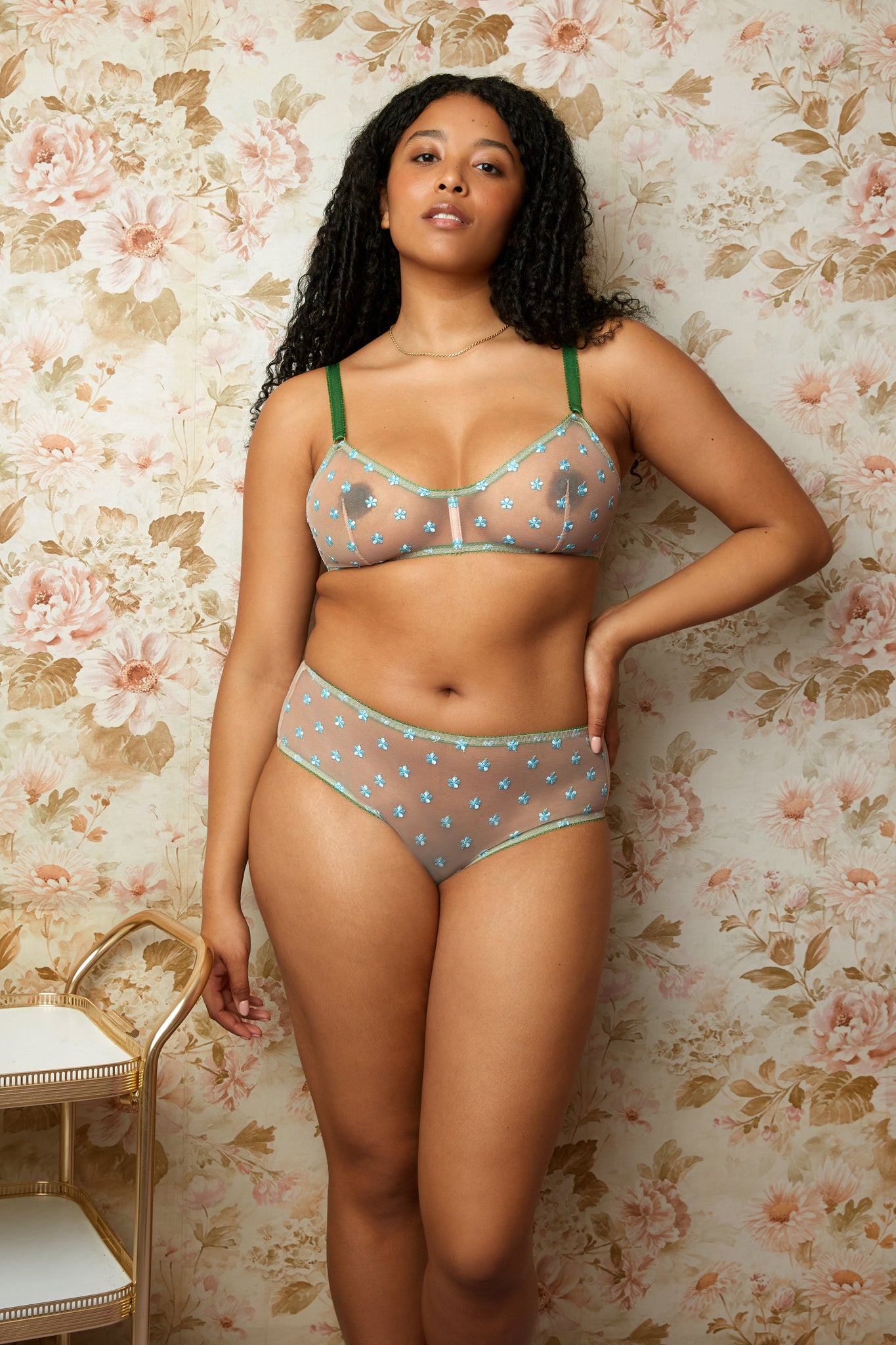 model:Myah is wearing a UK14
